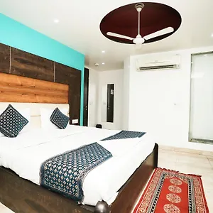 *** Hotel Amour Near Igi Delhi Airport India